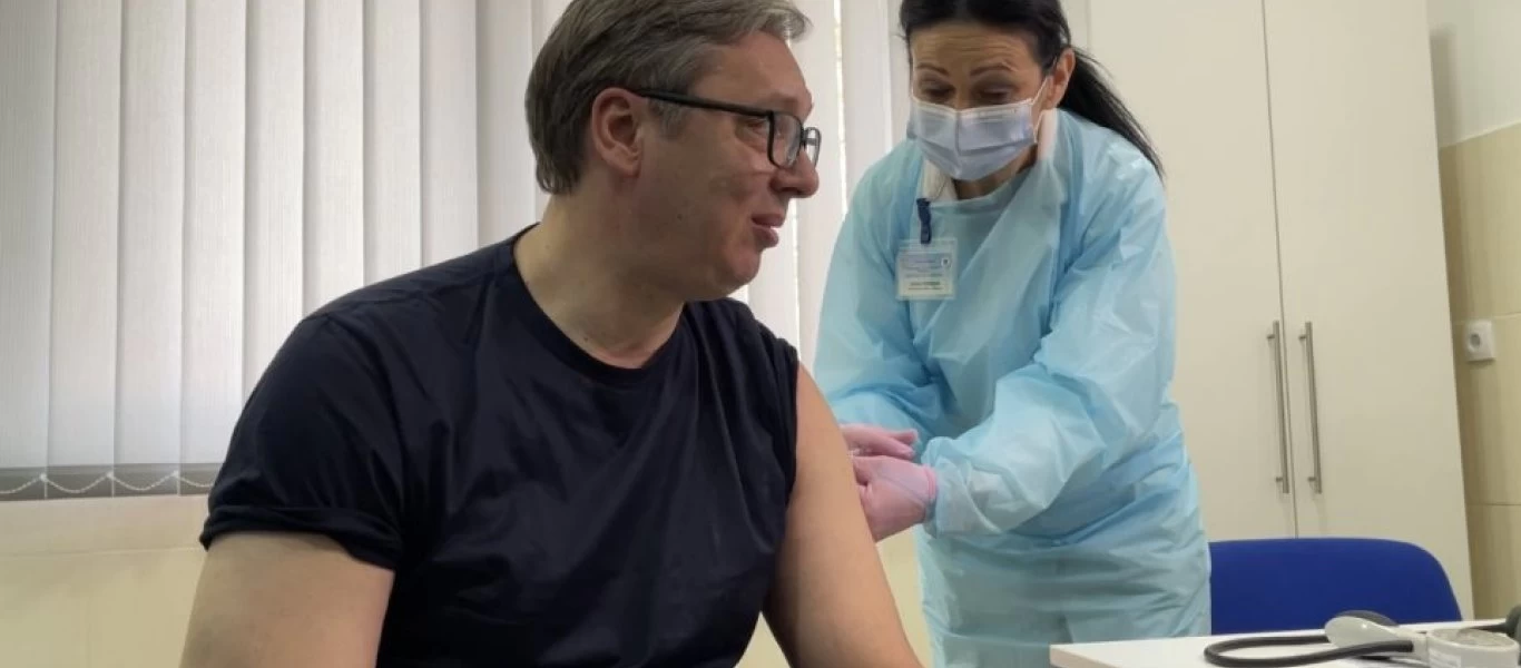 Σερβία: Ο πρόεδρος Α.Βούτσιτς εμβολιάστηκε με το κινεζικό σκεύασμα της Sinopharm